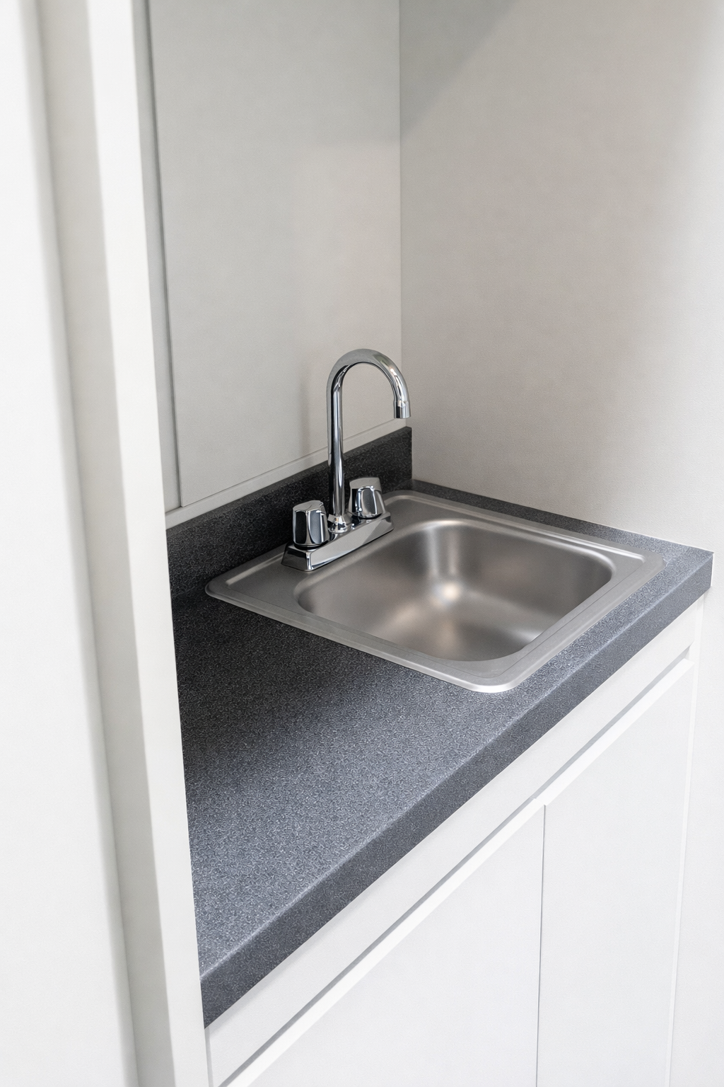 Optional Service Station add-on for Fish Retail Racks with Sink for Fish Bagging and Storage for a Carbon Filter and Air Blower.