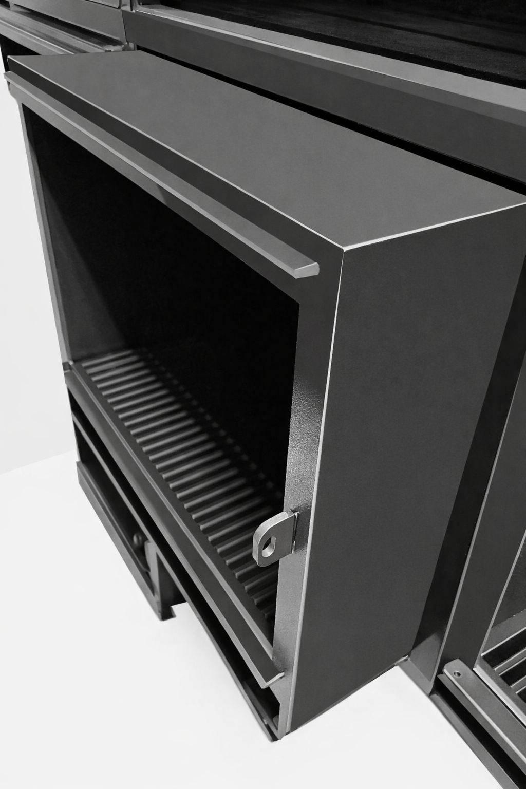 Professionally designed and installed kennel systems for customer-supplied vans. Built for pet taxis, rescues, and animal transport professionals. Durable, ventilated, and fully customizable