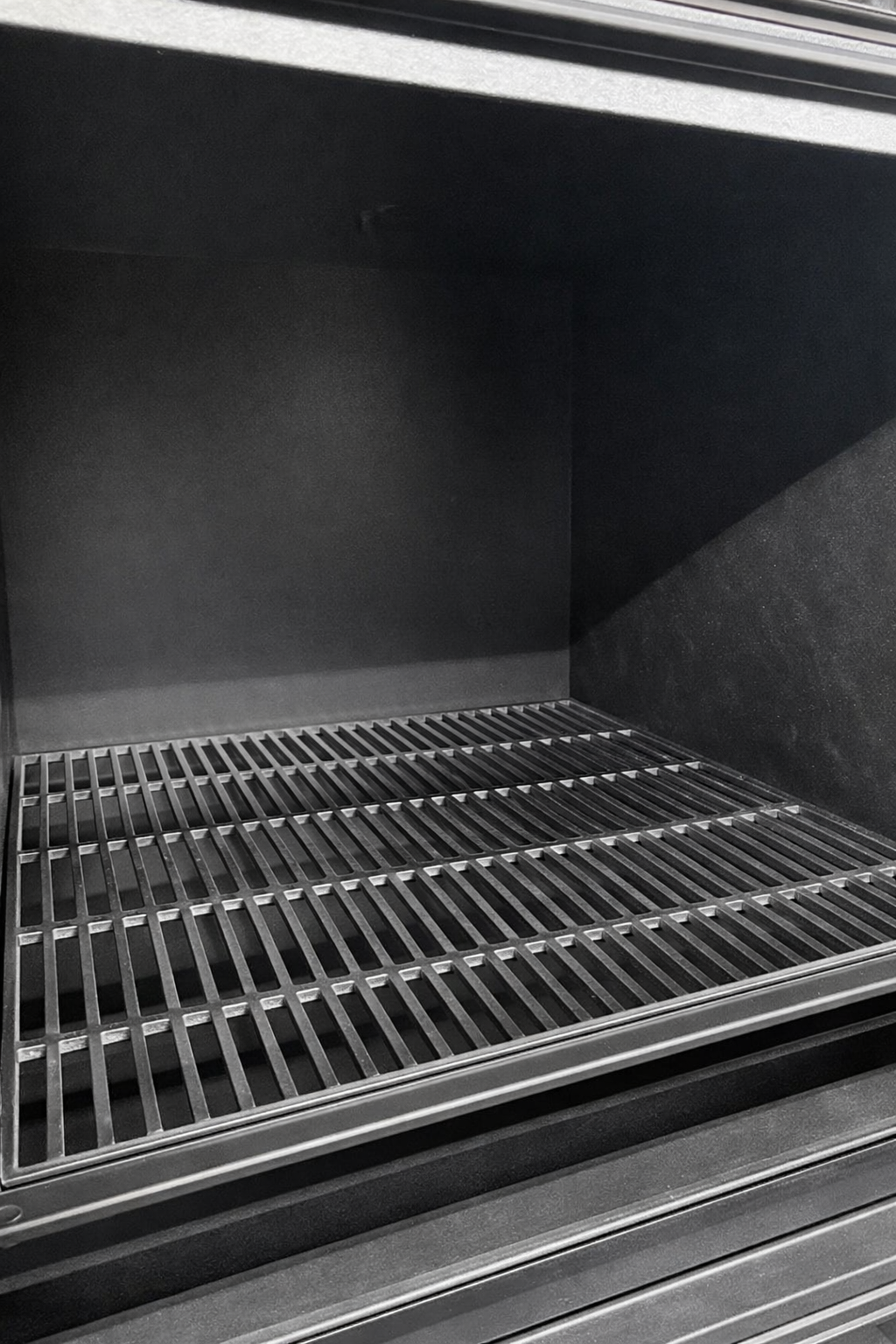 Custom Pet Transport Van Kennels
Professionally designed and installed kennel systems for customer-supplied vans. Built for pet taxis, rescues, and animal transport professionals. Durable, ventilated, and fully customizable.