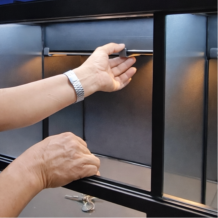 Industrial reptile rack system for large-scale reptile housing